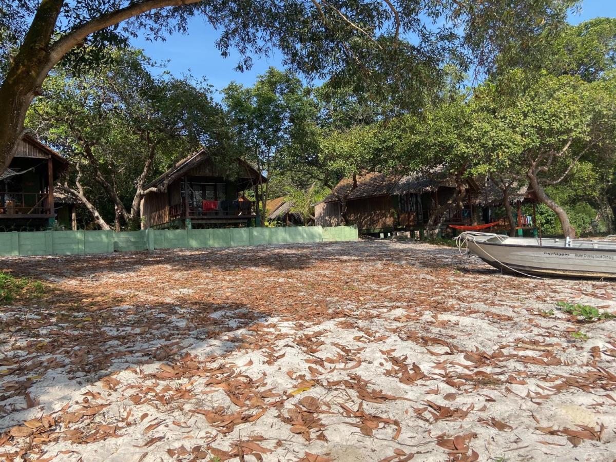 Pp Land Beach Eco Resort Koh Phayam Exterior photo